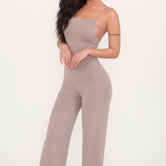 ๐๏ธ Sleeveless Strappy Backside Jumpsuit - Picture 5 of 6